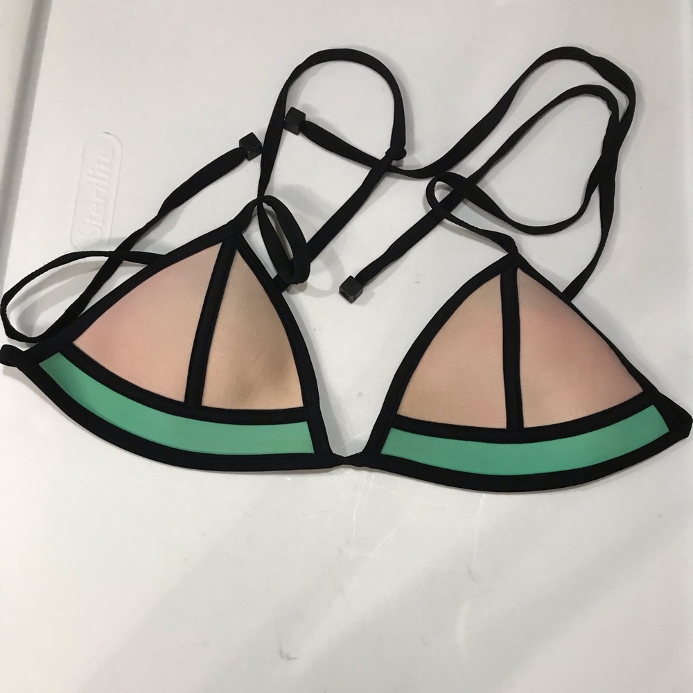 Triangl bikini top size medium